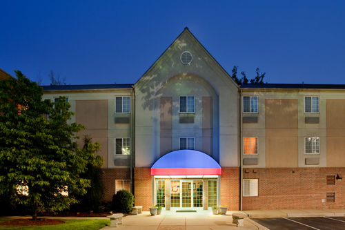 Candlewood Suites pet-friendly